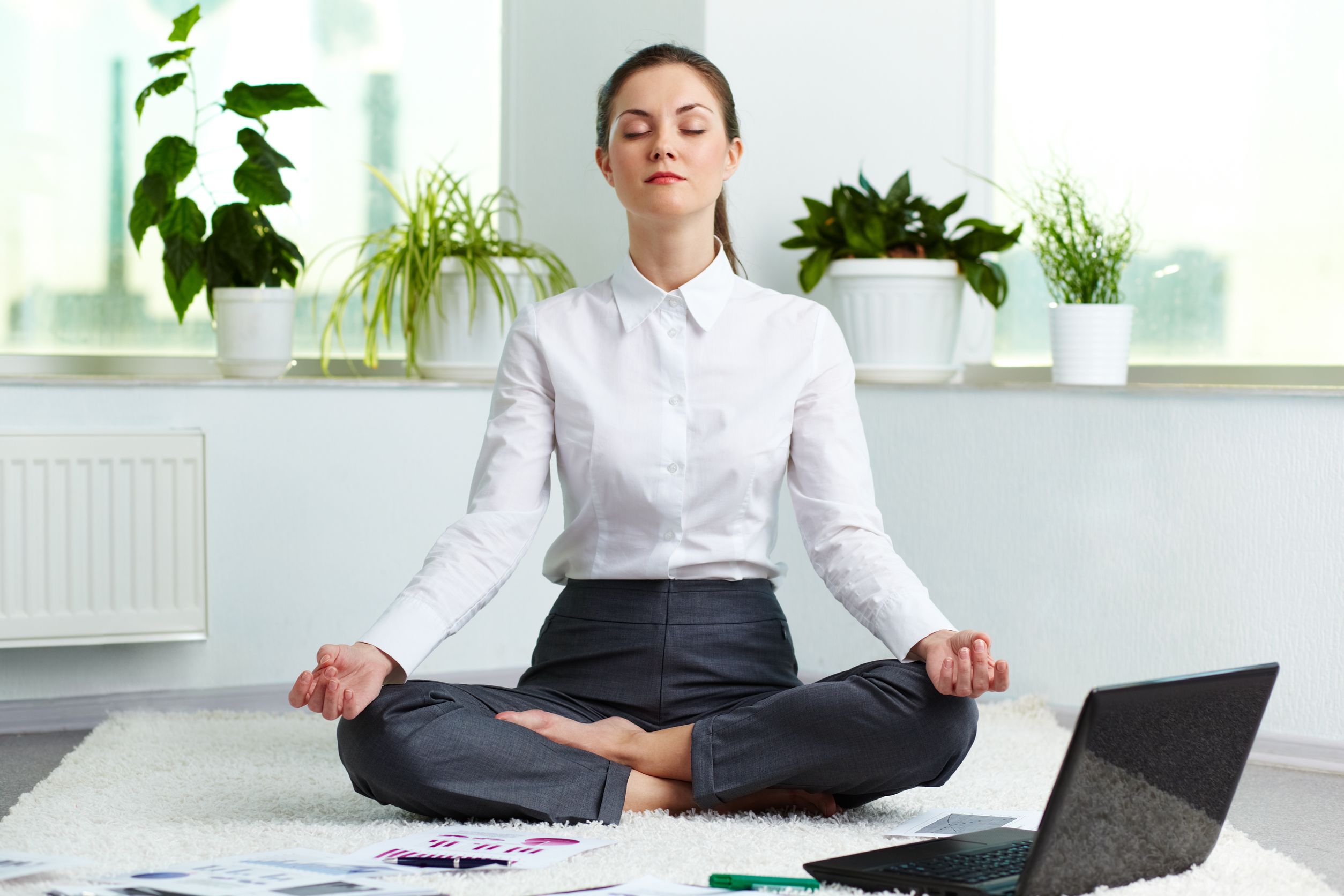 Office-Yoga-5-Office-Friendly-Yoga-tips-with-benefits-explained-