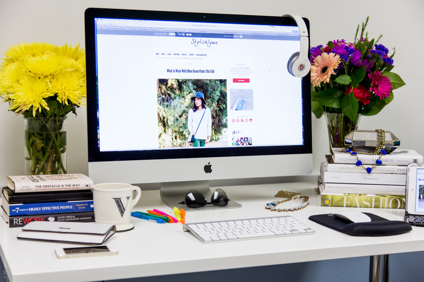 fashion-blogger-desk